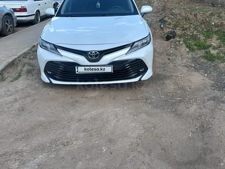 Toyota Camry 2019 года за 12 400 000 тг. в Астана – фото 2
