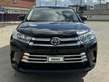 Toyota Highlander 2019 года за 12 900 000 тг. в Атырау – фото 2