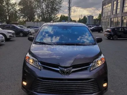 Toyota Sienna 2019 года за 17 000 000 тг. в Алматы