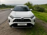 Toyota RAV4 2021 года за 14 200 000 тг. в Алматы