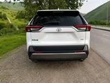 Toyota RAV4 2021 года за 14 200 000 тг. в Алматы – фото 2