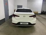 Hyundai Elantra 2019 года за 8 200 000 тг. в Караганда – фото 4