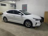 Hyundai Elantra 2019 года за 8 200 000 тг. в Караганда – фото 2