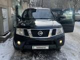 Nissan Navara 2012 года за 11 600 000 тг. в Алматы – фото 2