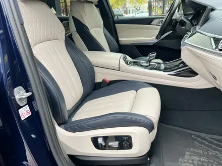 BMW X7 2021 года за 40 295 000 тг. в Караганда – фото 22