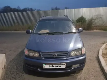 Toyota Ipsum 1997 года за 2 800 000 тг. в Астана