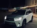 Toyota Highlander 2016 года за 11 200 000 тг. в Актау