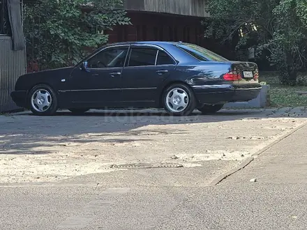 Mercedes-Benz E 280 1999 года за 4 500 000 тг. в Алматы – фото 2