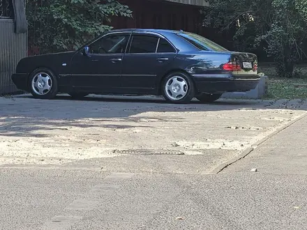 Mercedes-Benz E 280 1999 года за 4 500 000 тг. в Алматы