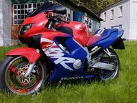 Honda  CBR 600F 1999 годаүшін1 850 000 тг. в Астана