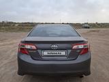 Toyota Camry 2014 года за 7 600 000 тг. в Астана – фото 2