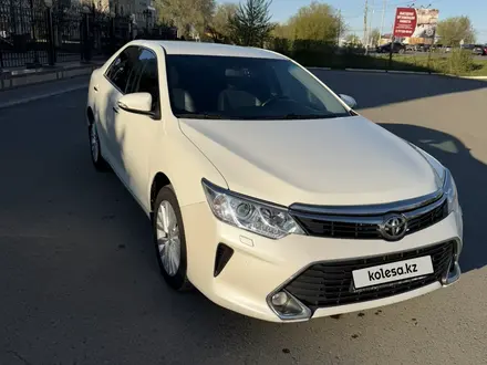 Toyota Camry 2015 года за 11 500 000 тг. в Уральск – фото 2