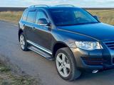 Volkswagen Touareg 2007 года за 6 500 000 тг. в Костанай – фото 2