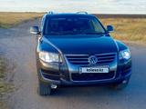 Volkswagen Touareg 2007 года за 6 500 000 тг. в Костанай – фото 3