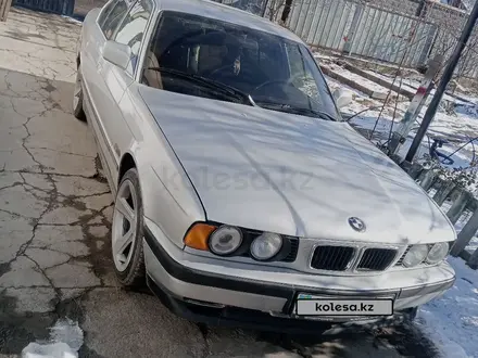 BMW 525 1990 года за 1 400 000 тг. в Алматы – фото 4