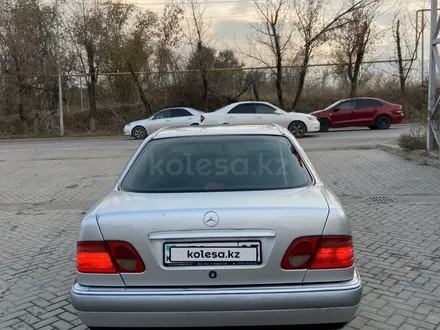 Mercedes-Benz E 280 1997 года за 2 600 000 тг. в Алматы – фото 4