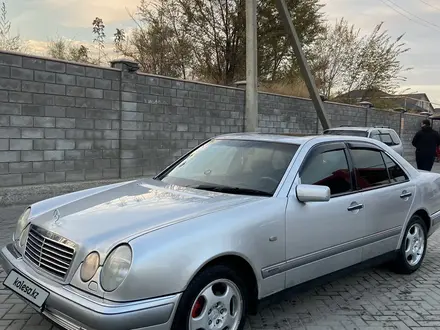 Mercedes-Benz E 280 1997 года за 2 600 000 тг. в Алматы – фото 2