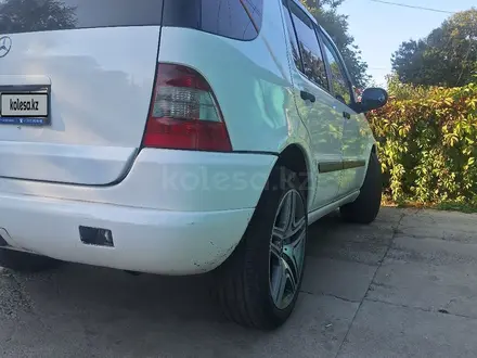 Mercedes-Benz ML 320 1999 года за 3 350 000 тг. в Алматы – фото 24