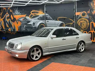 Mercedes-Benz E 320