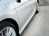 Toyota Camry 2018 года за 16 700 000 тг. в Алматы – фото 2