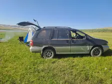 Nissan Prairie Joy, 1995