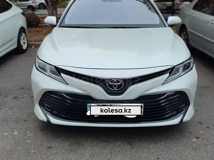 Toyota Camry 2018 года за 12 200 000 тг. в Алматы