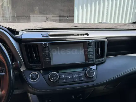 Toyota RAV4 2018 года за 10 700 000 тг. в Алматы – фото 12