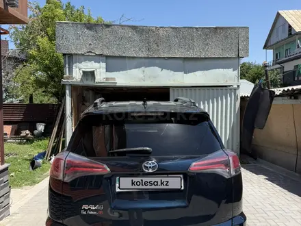 Toyota RAV4 2018 года за 10 700 000 тг. в Алматы