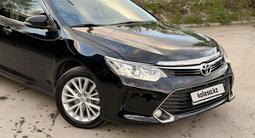 Toyota Camry 2015 года за 11 100 000 тг. в Костанай – фото 2