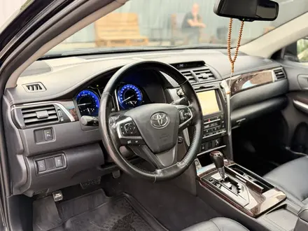 Toyota Camry 2015 года за 11 100 000 тг. в Костанай – фото 40