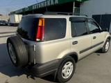 Honda CR-V 1996 годаfor3 500 000 тг. в Алматы – фото 4