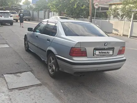BMW 328 1996 года за 1 500 000 тг. в Алматы – фото 3