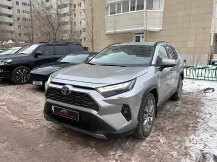 Toyota RAV4 2023 года за 21 150 000 тг. в Астана