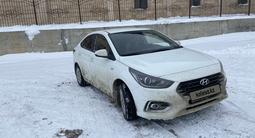 Hyundai Accent 2018 года за 7 000 000 тг. в Актобе – фото 2