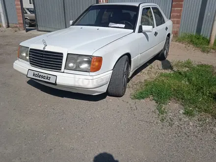 Mercedes-Benz E 260 1988 года за 1 380 000 тг. в Жаркент