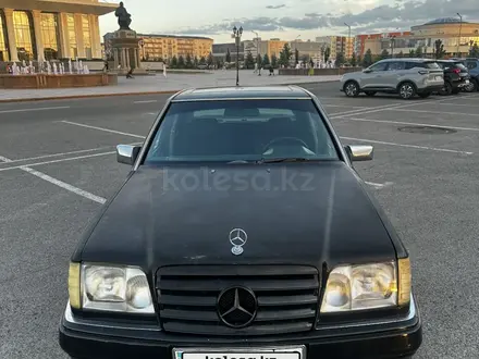 Mercedes-Benz E 220 1994 года за 1 050 000 тг. в Талдыкорган – фото 2