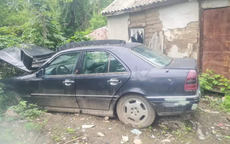 Mercedes-Benz C 180 2000 года за 350 000 тг. в Алматы