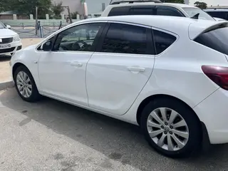 Opel Astra, 2011