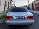 Mercedes-Benz E 240 1998 годаfor5 000 000 тг. в Туркестан – фото 4