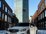 Mercedes-Benz E 400 2015 года за 18 500 000 тг. в Алматы