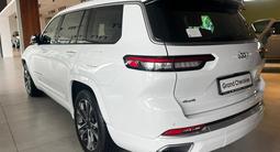 Jeep Grand Cherokee Overland 2023 годаүшін42 000 000 тг. в Алматы – фото 4