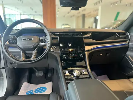Jeep Grand Cherokee Overland 2023 года за 32 500 000 тг. в Алматы – фото 9
