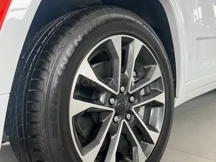Jeep Grand Cherokee Overland 2023 года за 32 500 000 тг. в Алматы – фото 8