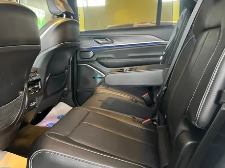 Jeep Grand Cherokee Overland 2023 года за 32 500 000 тг. в Алматы – фото 19