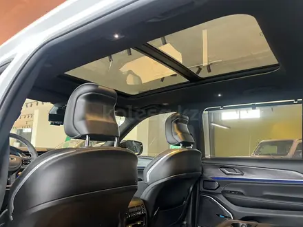 Jeep Grand Cherokee Overland 2023 года за 32 500 000 тг. в Алматы – фото 17
