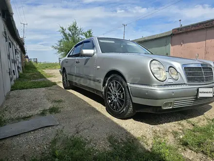 Mercedes-Benz E 320 1998 года за 3 700 000 тг. в Павлодар – фото 7