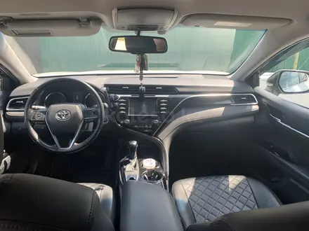 Toyota Camry 2018 года за 12 200 000 тг. в Актобе – фото 5