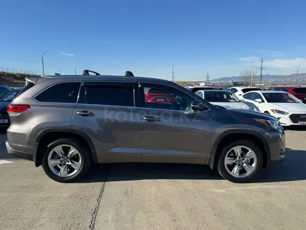 Toyota Highlander 2018 года за 15 000 000 тг. в Атырау – фото 14