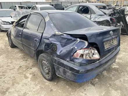 Toyota Avensis 1999 года за 1 000 000 тг. в Атырау – фото 2