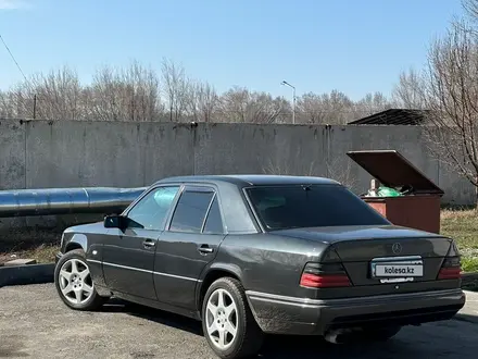 Mercedes-Benz E 220 1993 года за 1 800 000 тг. в Карабулак (Ескельдинский р-н) – фото 8